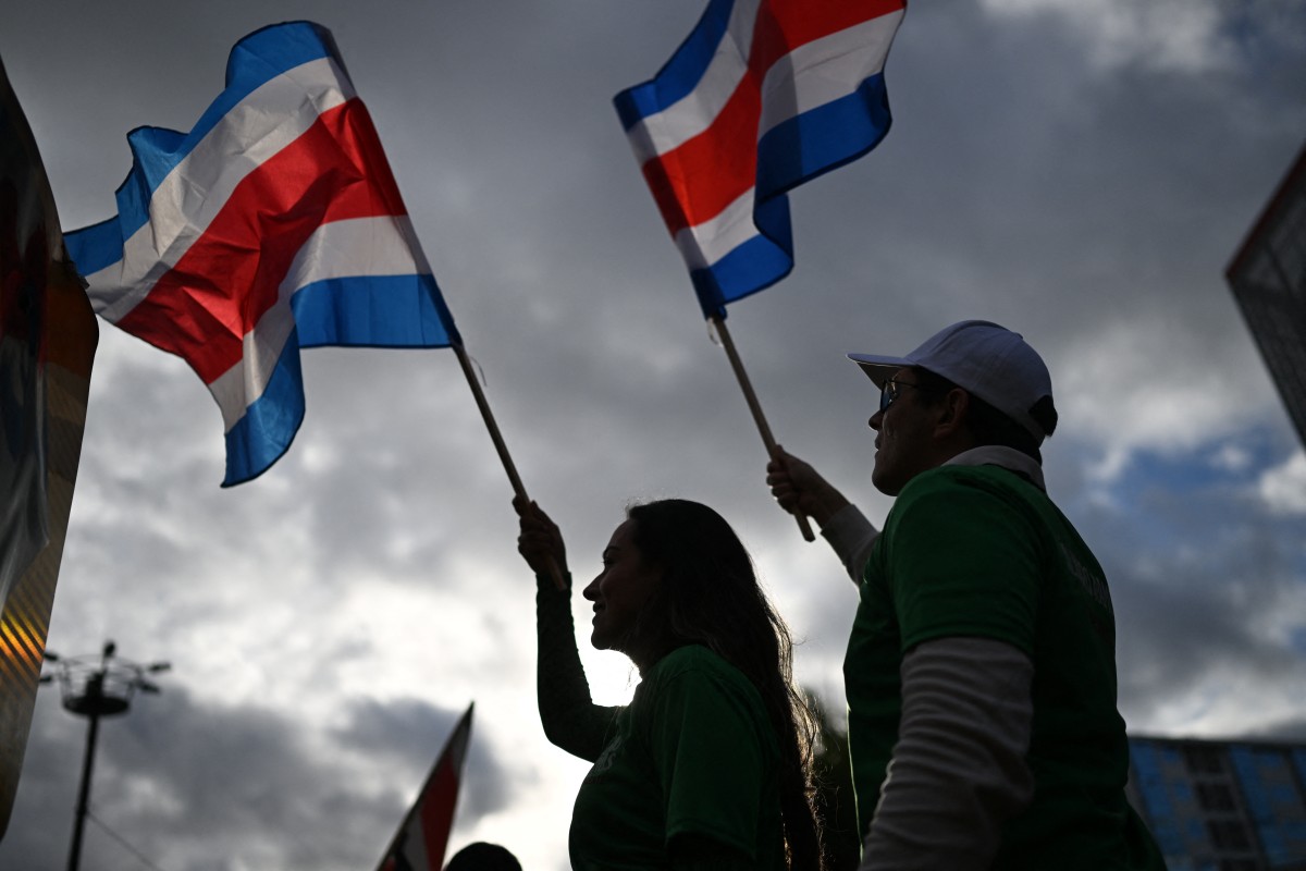 En Costa Rica son los ciudadanos los que custodian las boletas electorales.
