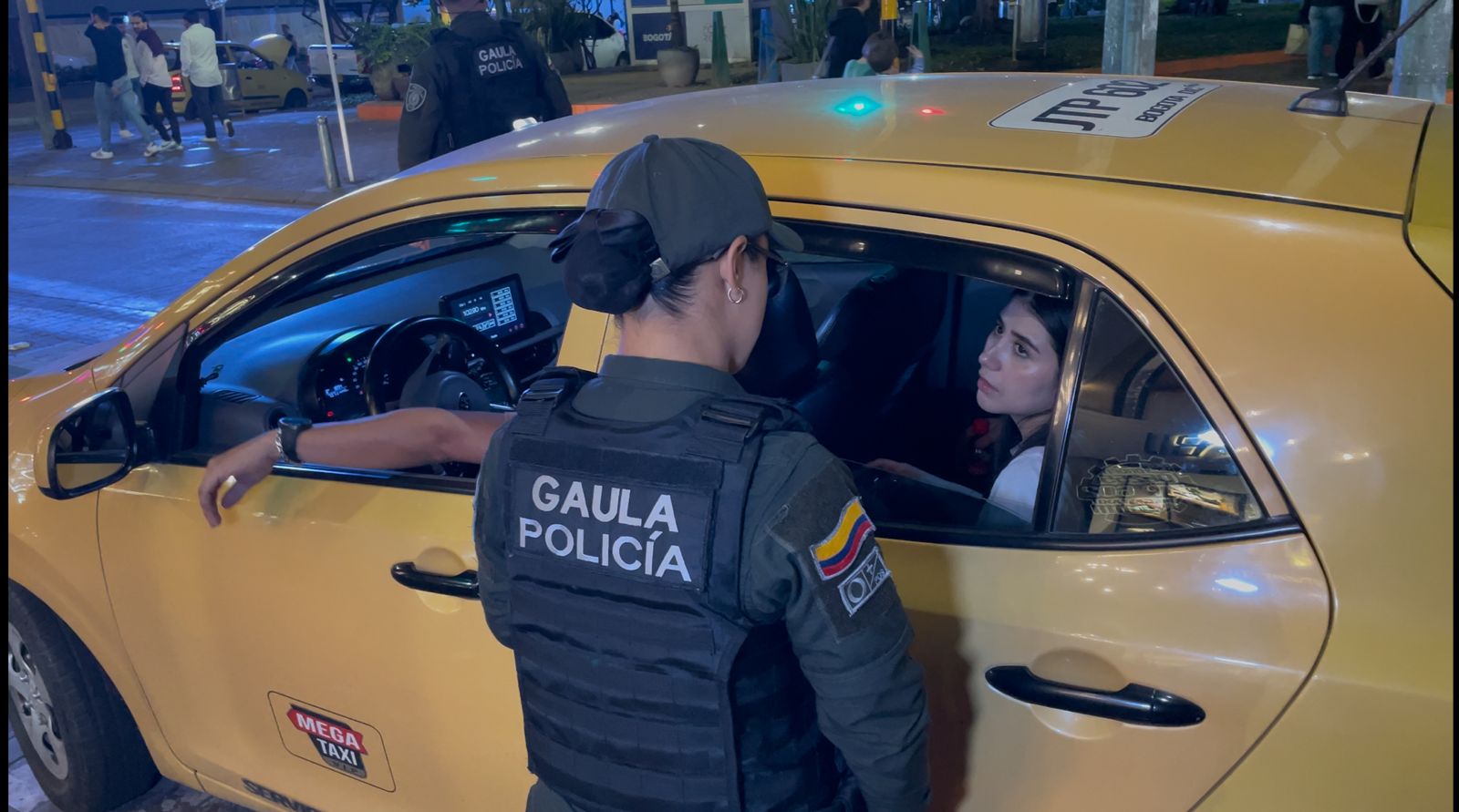 Policía, Asobares y taxis se unen para prevenir los paseos millonarios en Bogotá