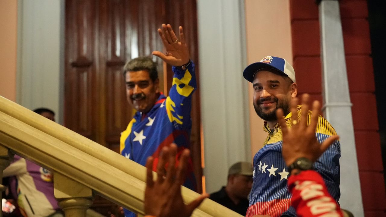 Nicolás Maduro junto a su hijo diputado