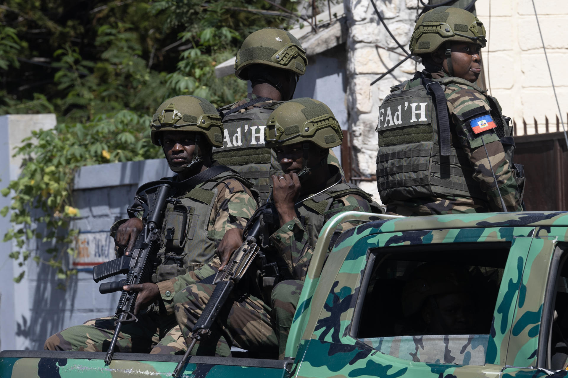 Haití recibe vehículos superblindados K-200 de Corea del Sur para reforzar su lucha contra pandillas en medio de la escalada de violencia