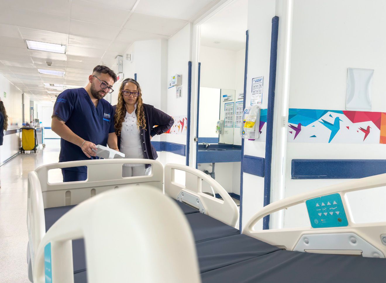 La dotación incluye camas hospitalarias, ecógrafos y desfibriladores.