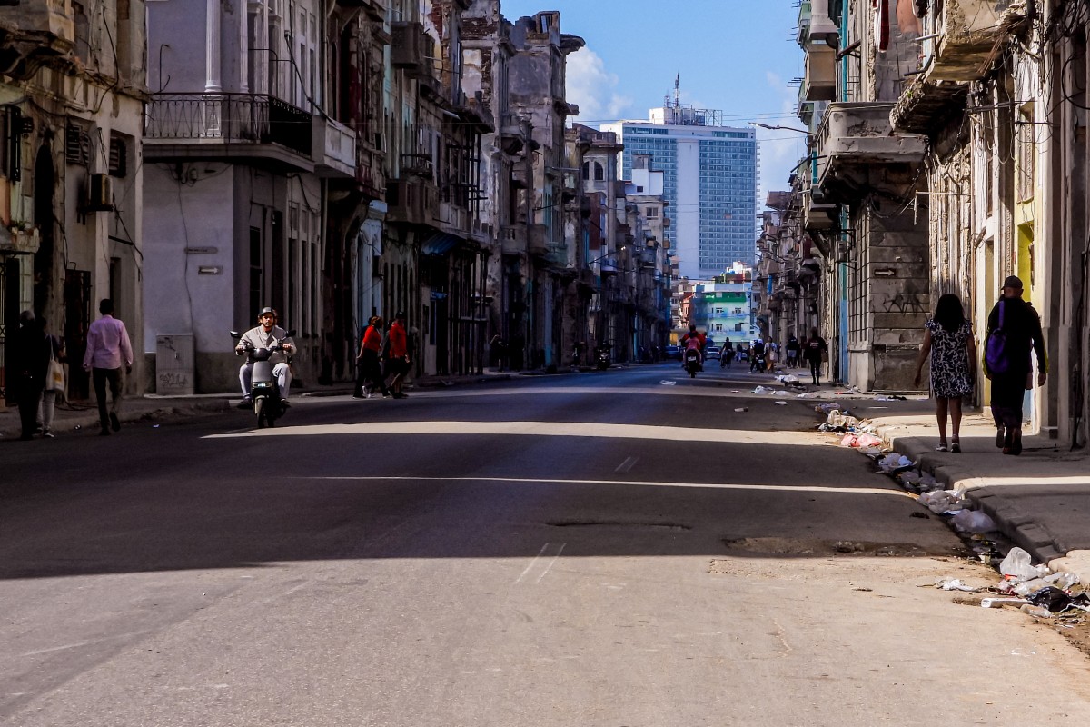 Cuba enfrenta constantes cortes de energía eléctrica y una crisis de combustible.
