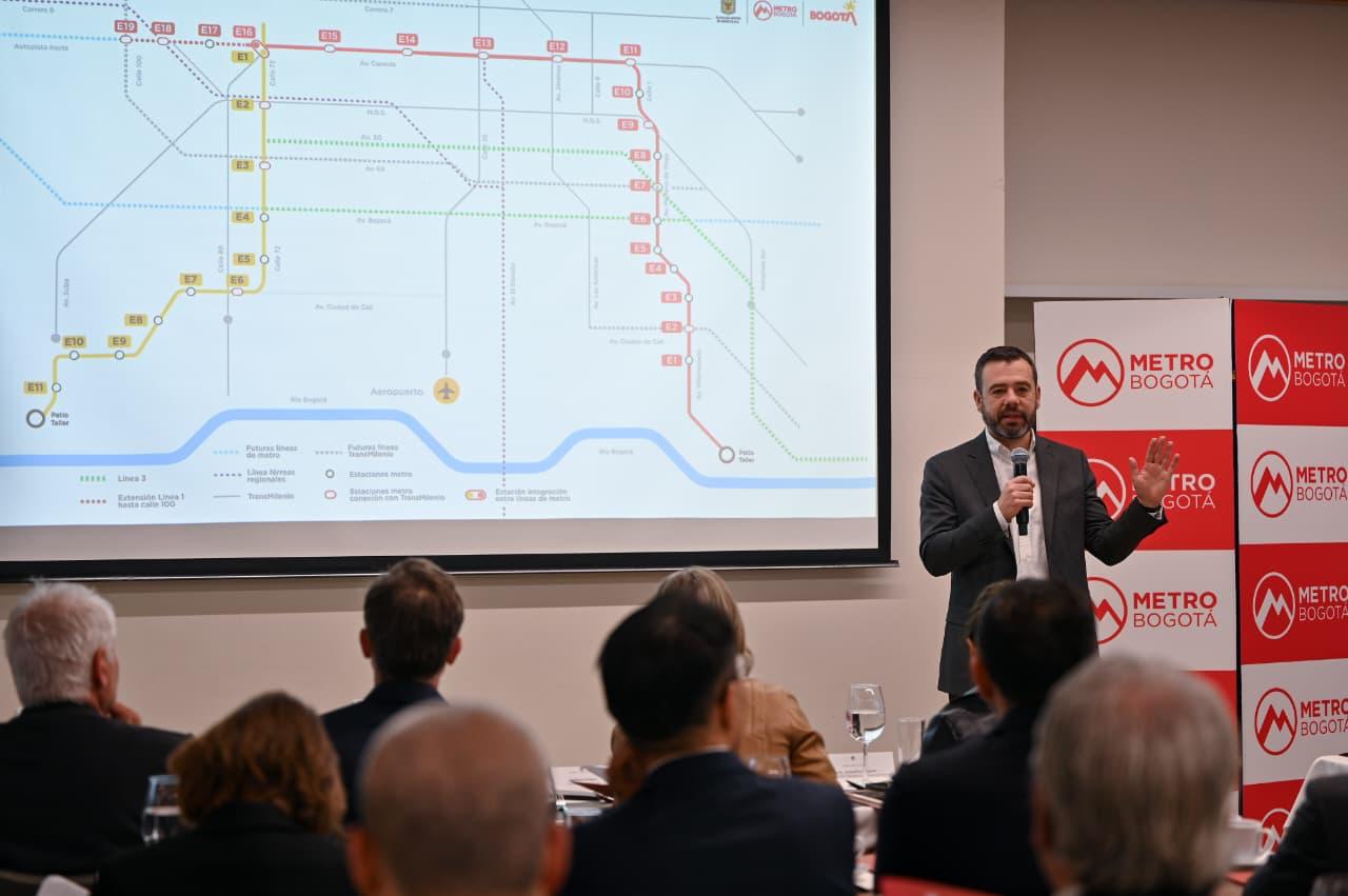 Encuentro de la alcaldía con delegaciones internacionales para presentar el proyecto línea 2 del metro
