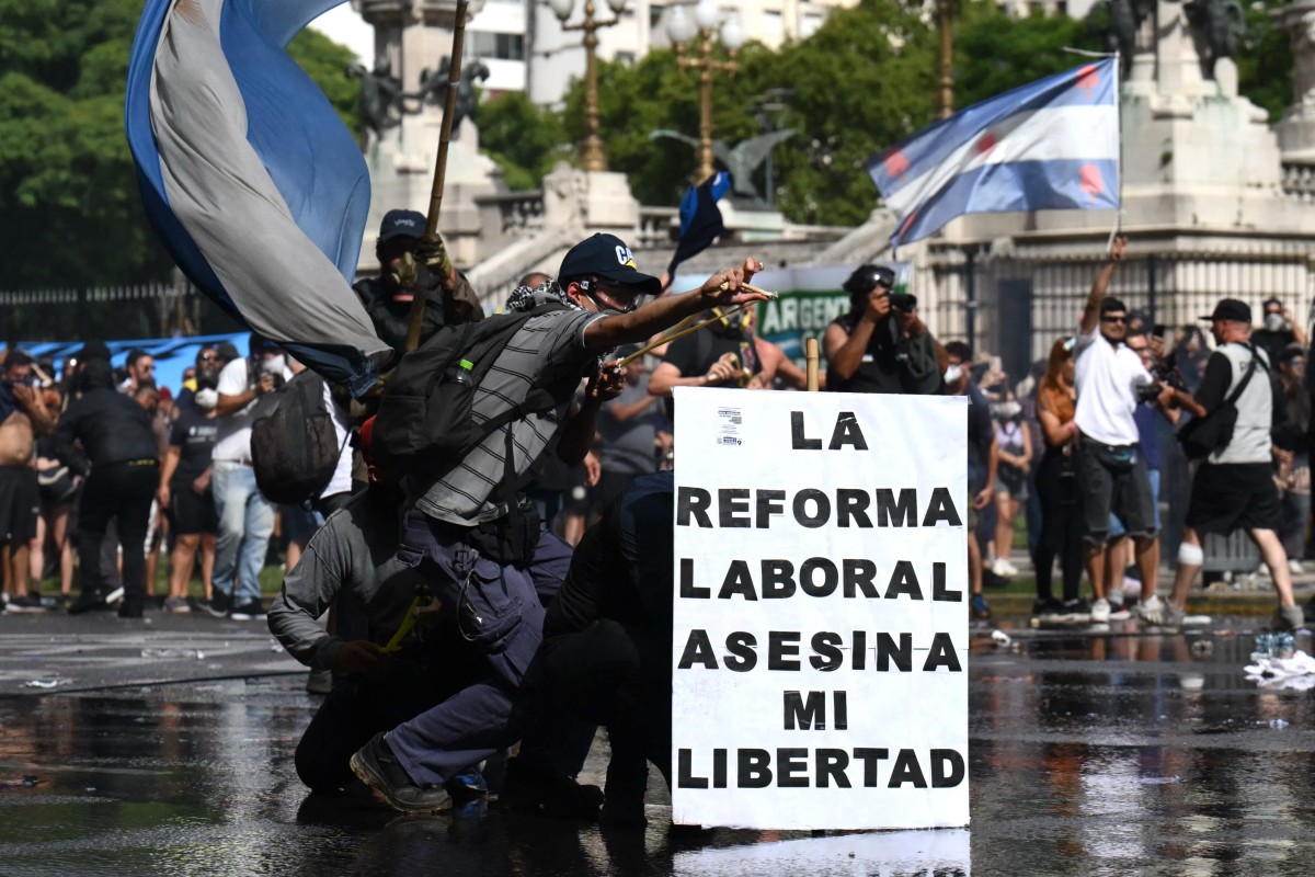 una economía exitosa y una política del desastre una economía exitosa y una política del desastre