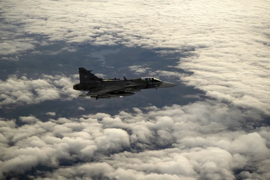 Fotografía de archivo de un avión caza JAS-39C Gripen.