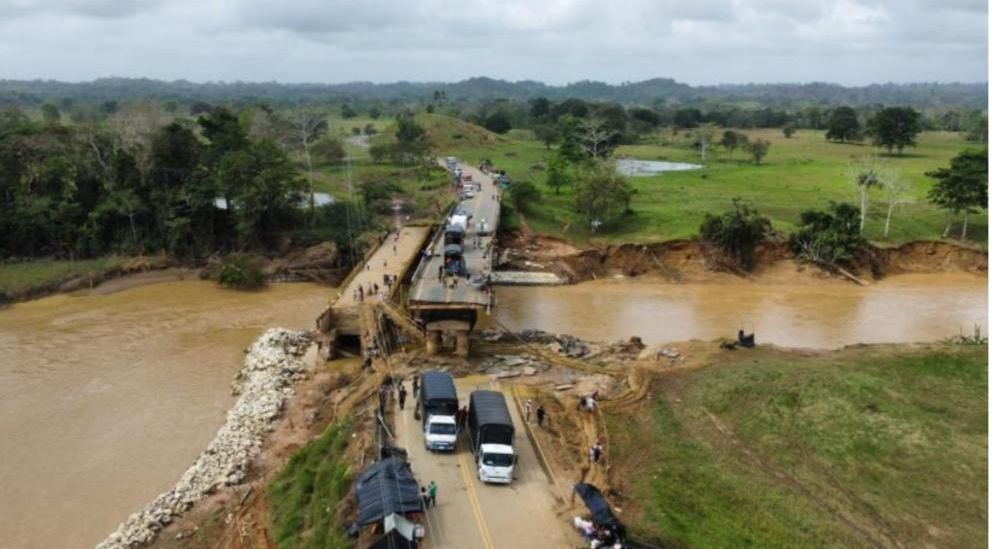 Instalación de puentes militares en Urabá
