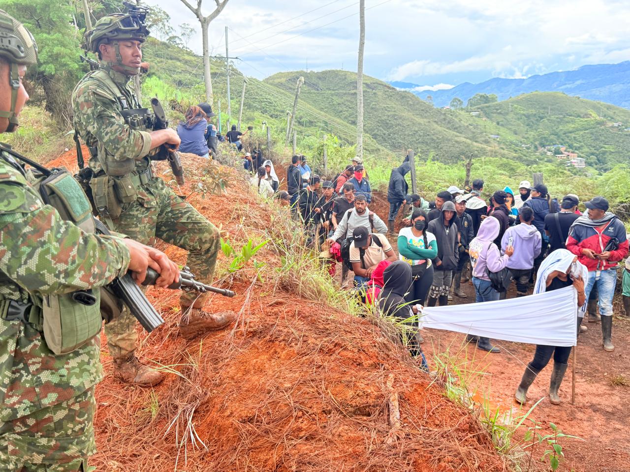 Denuncian asonada contra el Ejército, en zona rural de Jamundí.
