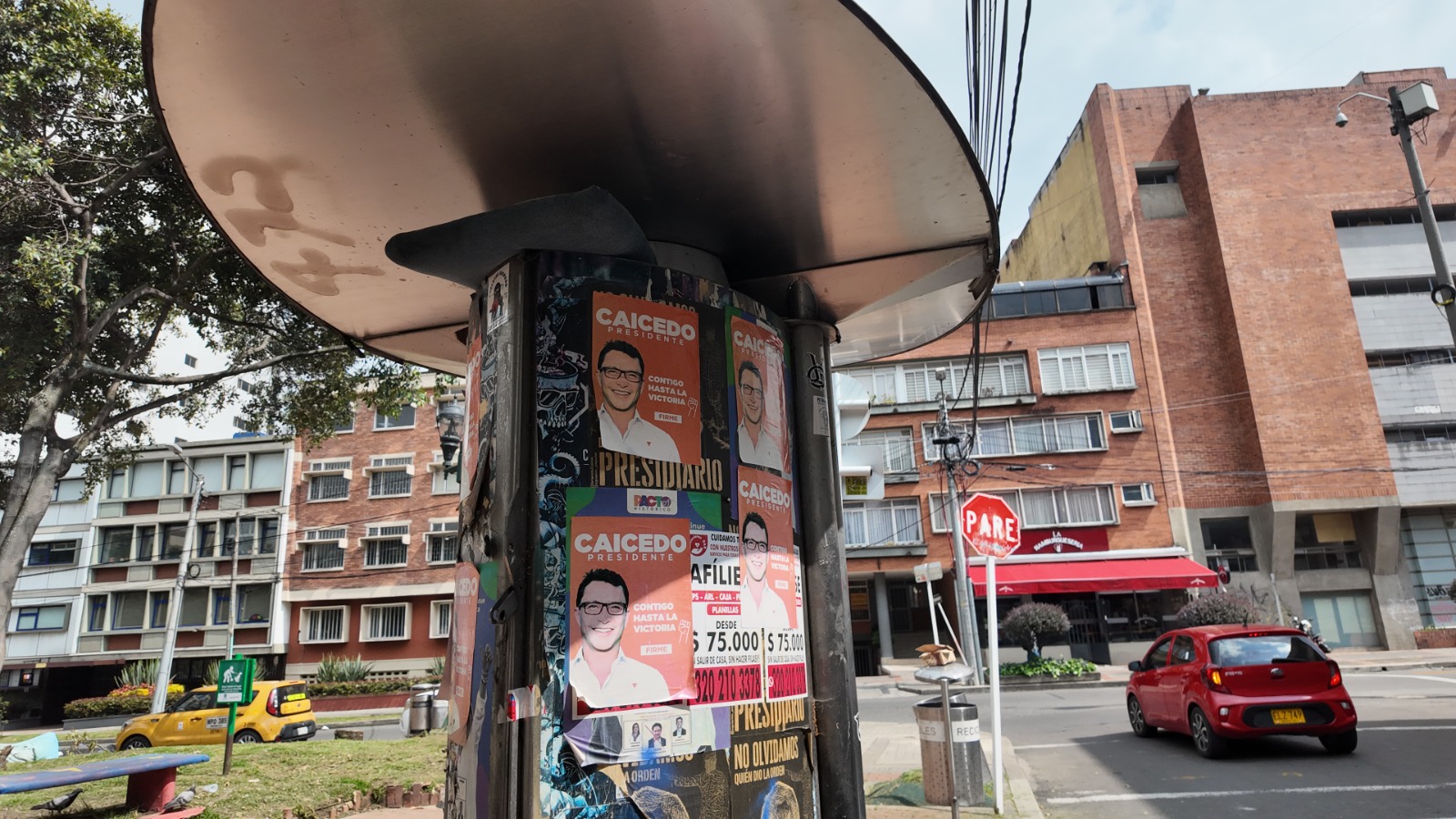 Afiches políticos en el espacio público de Bogotá