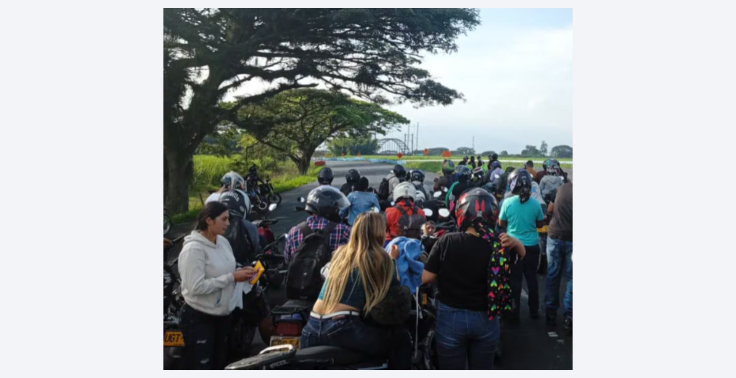Moto sospechosa en la vía Panamericana, entre Cali y Popayán.