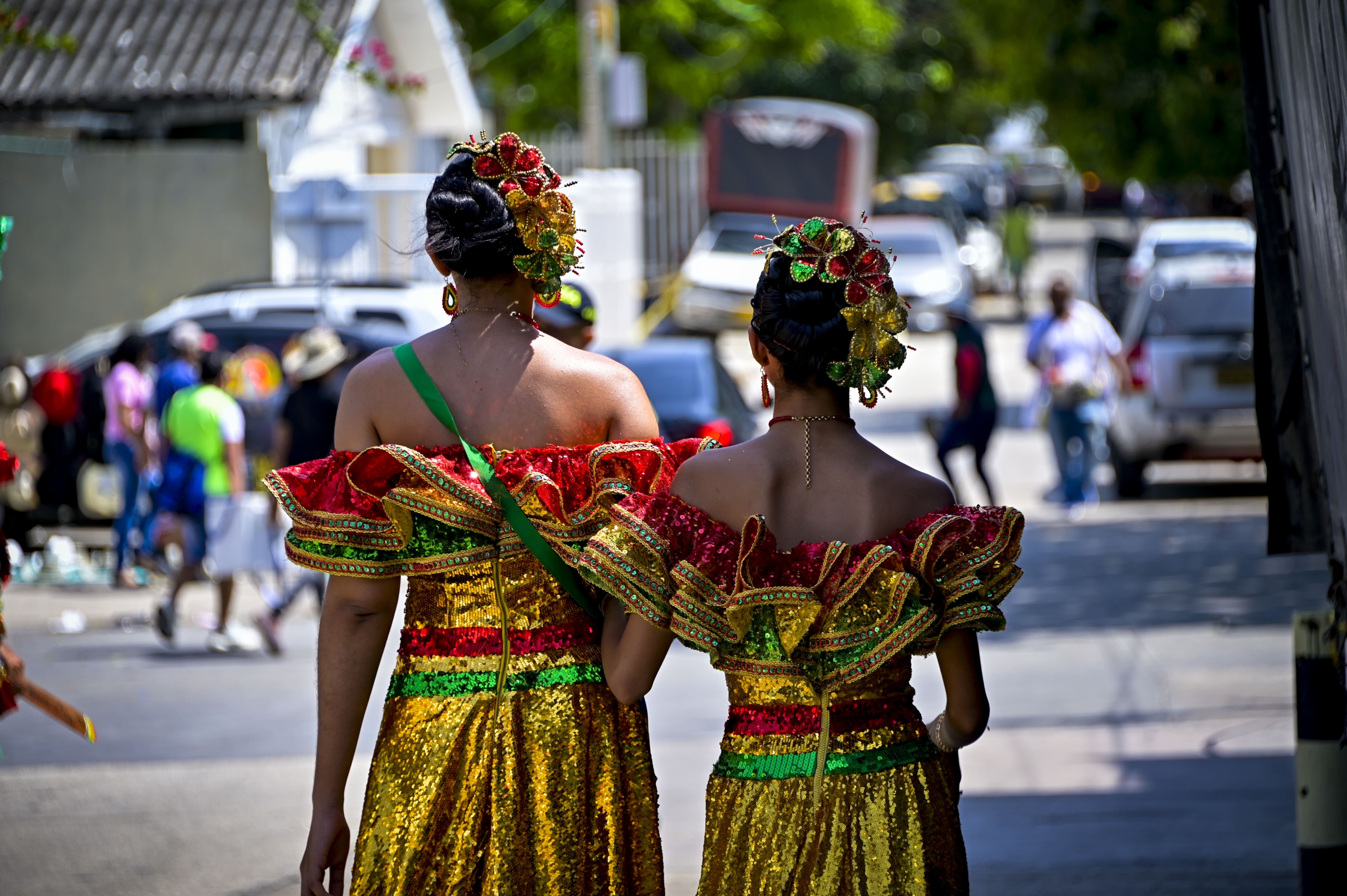 Dentro del Congo Grande, más de 60 danzantes sostienen turbantes, machetes y llevan consigo 150 años de memoria en el marco de una tradición que se baila con el cuerpo y el legado familiar.