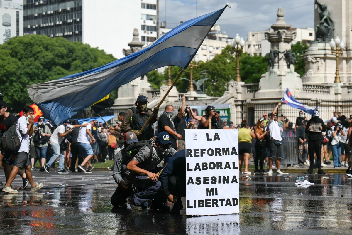 La semana pasada se registraron protestas y disturbios en Argentina durante el debate en el Senado sobre la reforma laboral.
