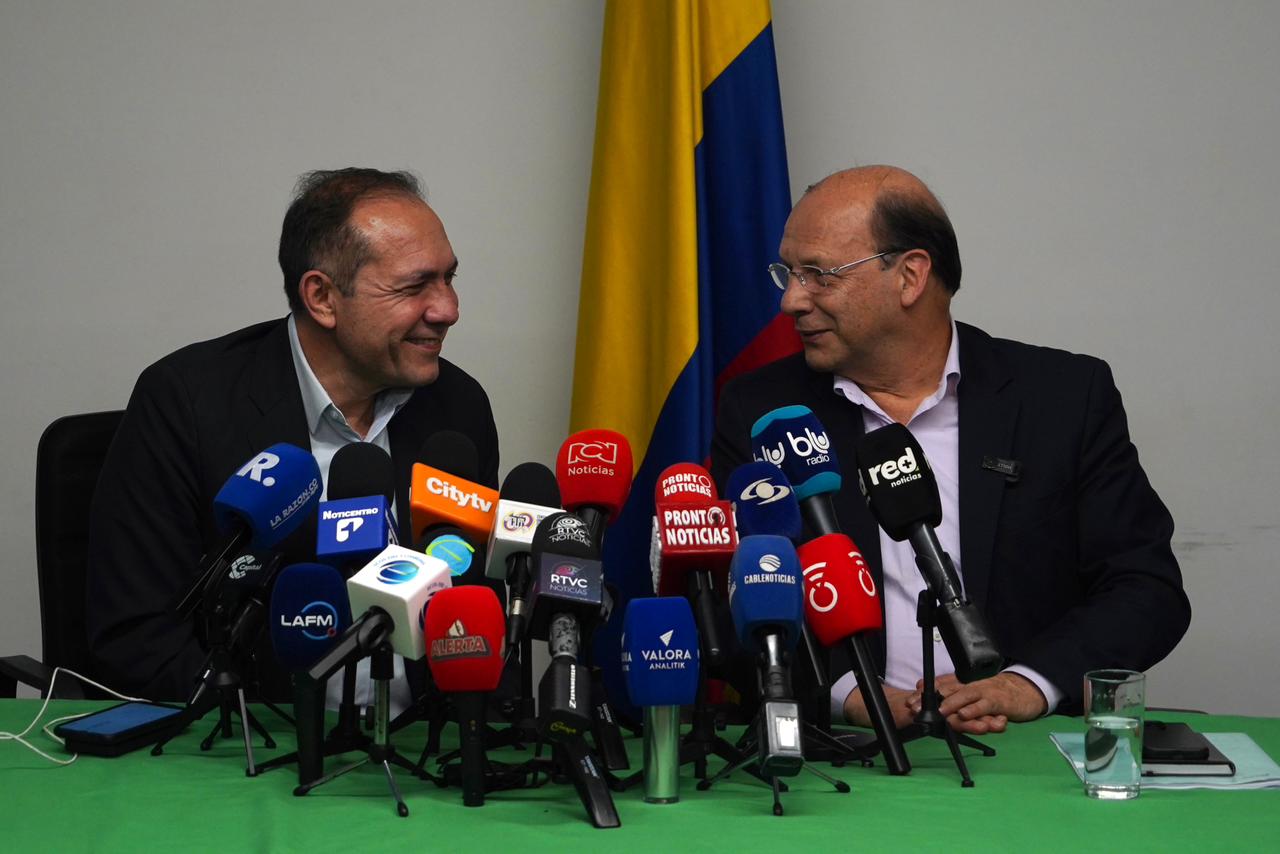El ministro de Trabajo, Antonio Sanguino, y el de Hacienda, Germán Ávila.
