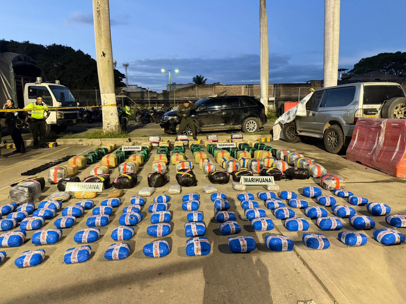 Incautan una camioneta con un poco más de media tonelada de drogas, tras persecución de película.