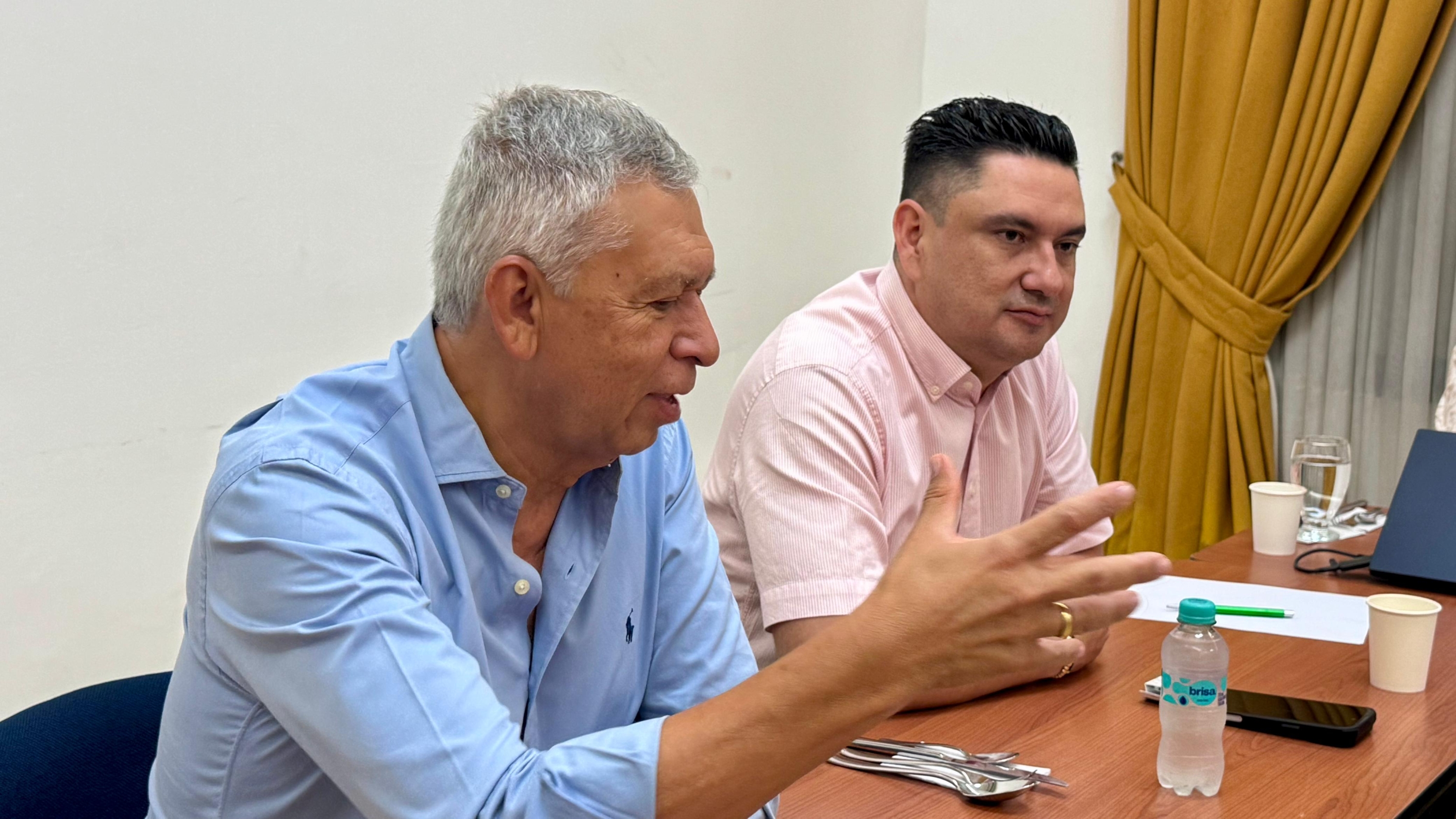Hernán Porras, rector de la UIS, junto al gobernador de Arauca