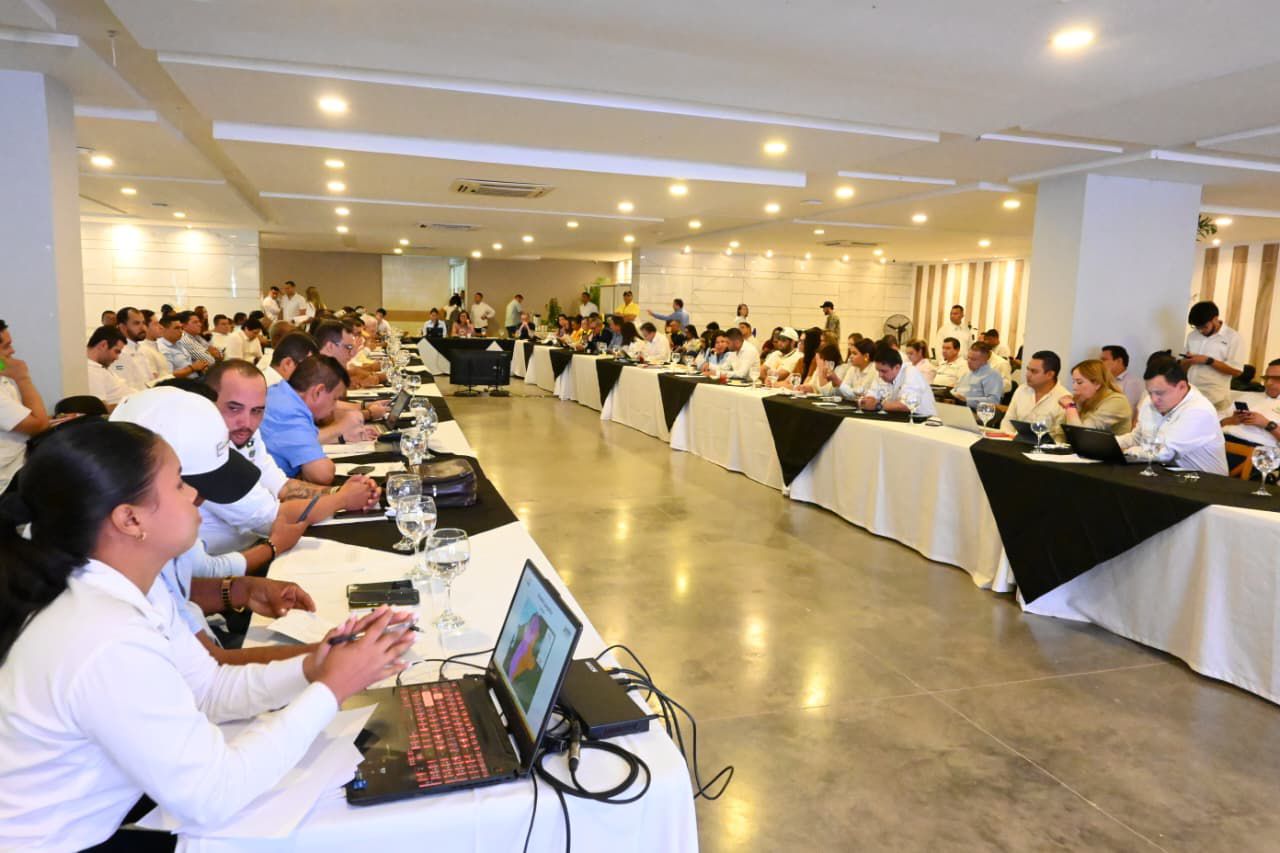 Alcaldes de Córdoba se reúnen con el Gobierno Nacional.