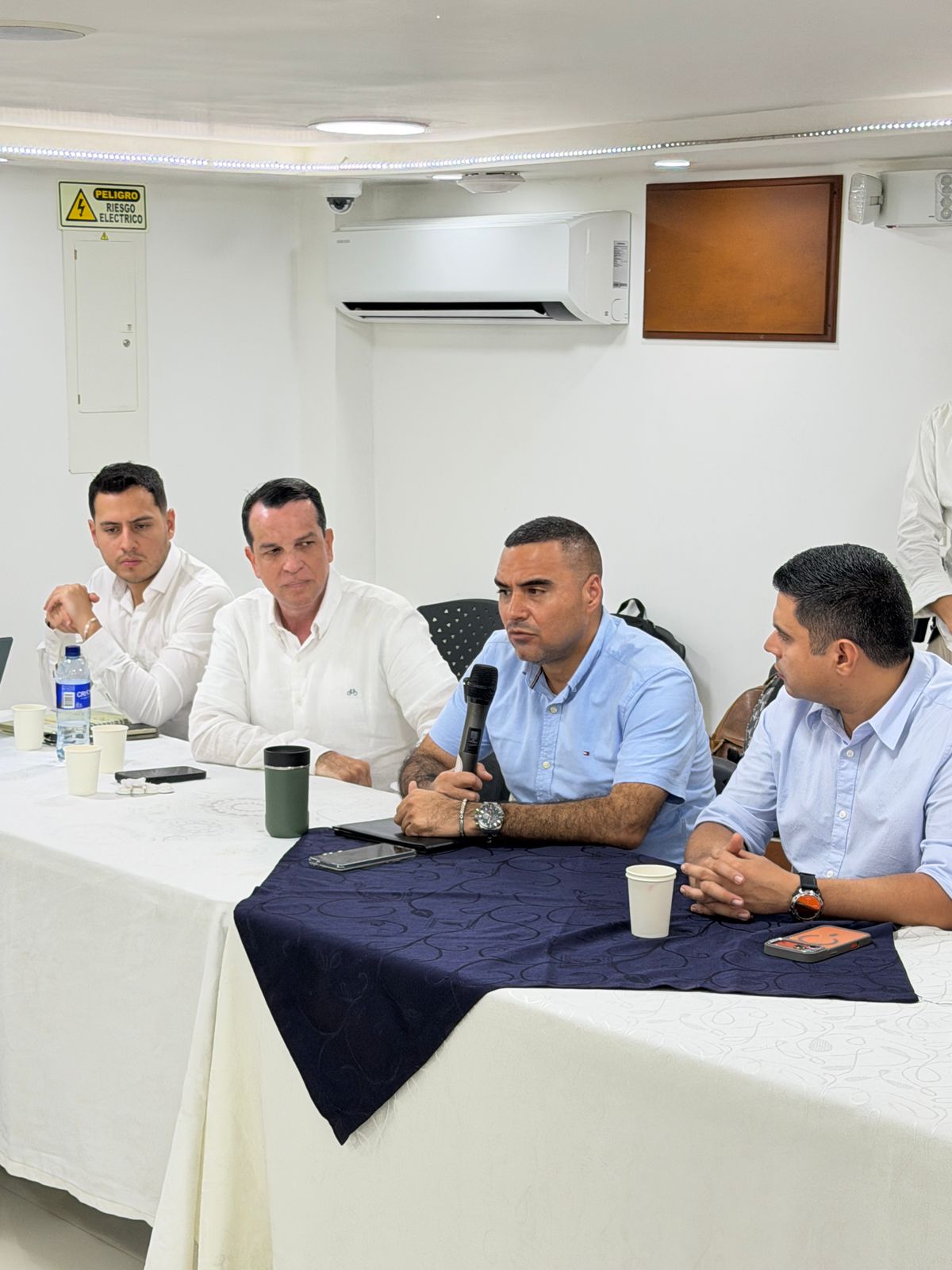 El personero de Cali, Gerardo Mendoza, en el encuentro en Caquetá.