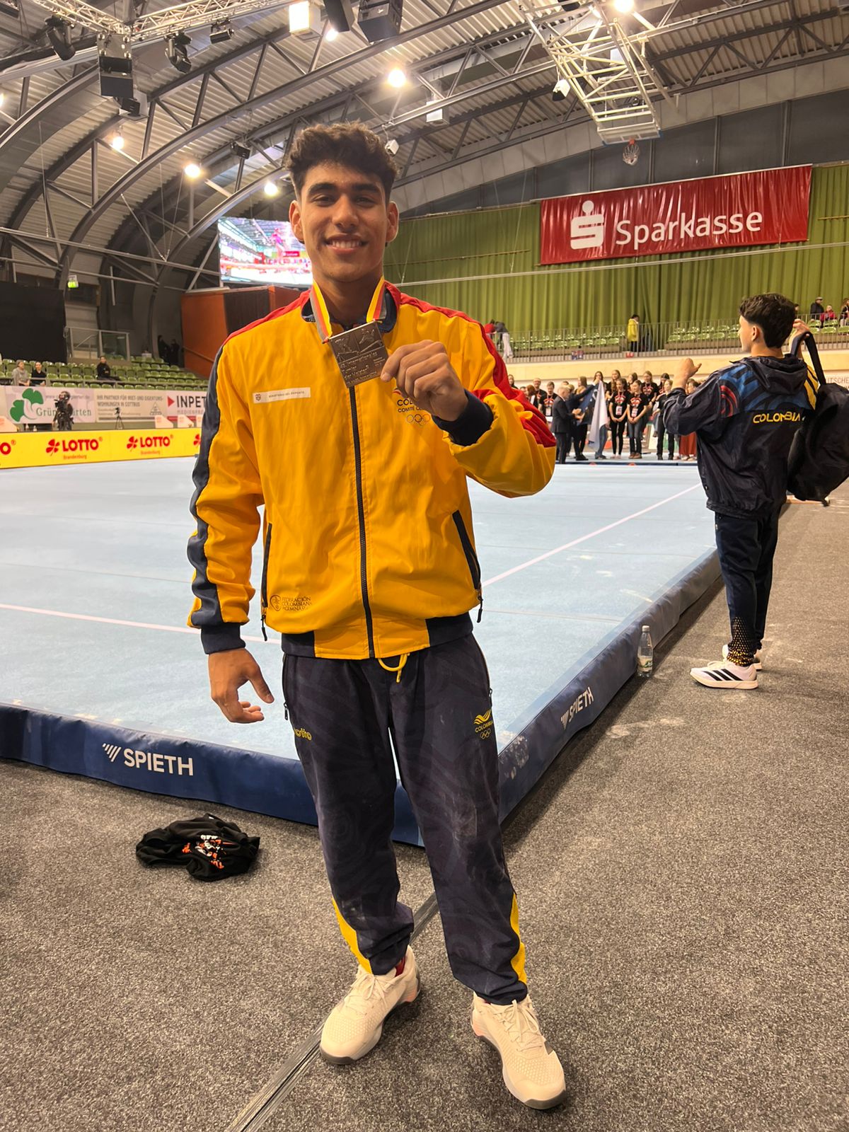 Angel Barajas y su medalla de plata en Alemania