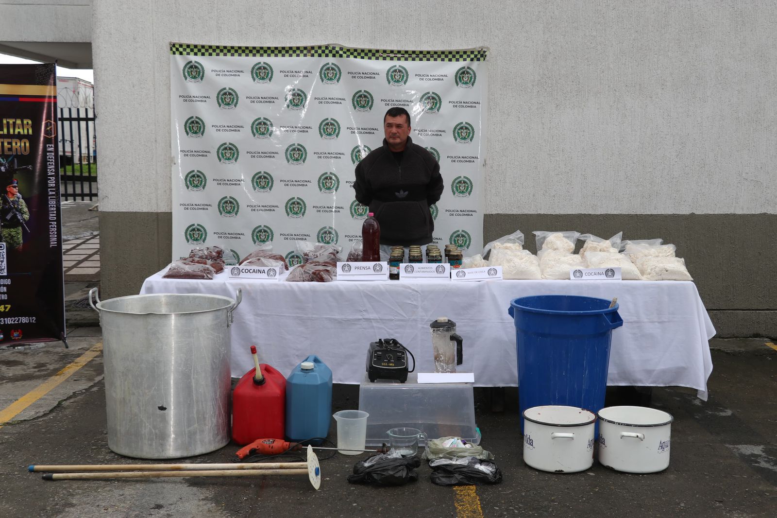 El hombre capturado en el operativo.