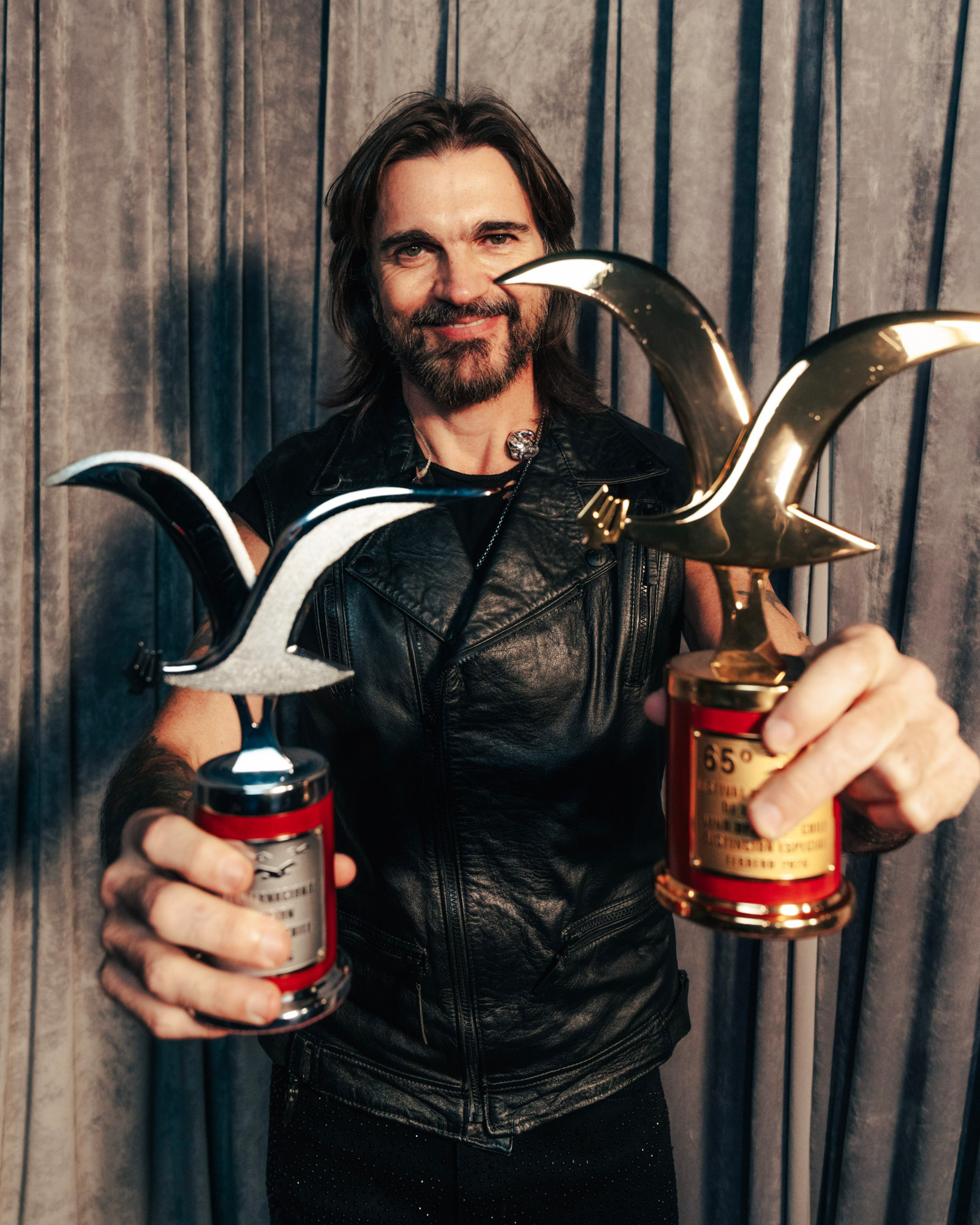 El cantante colombiano Juanes durante su presentación en el Festival de Viña del Mar 2026.