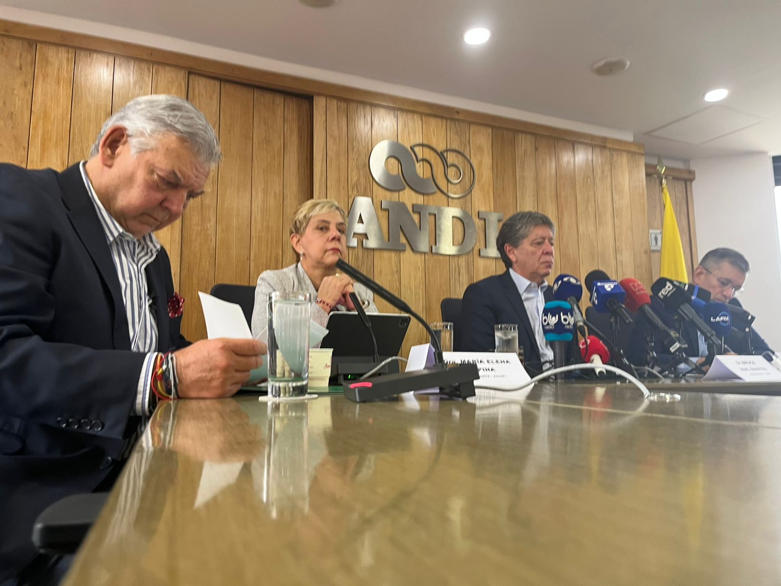 Gremios colombianos y ecuatorianos