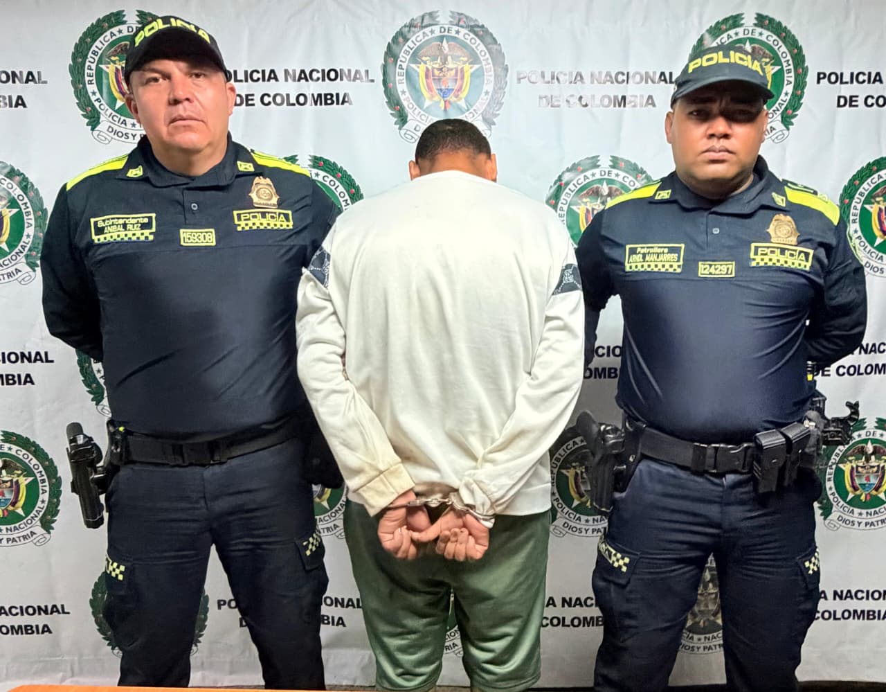Capturan a un hombre con explosivo en el oriente de Cali.