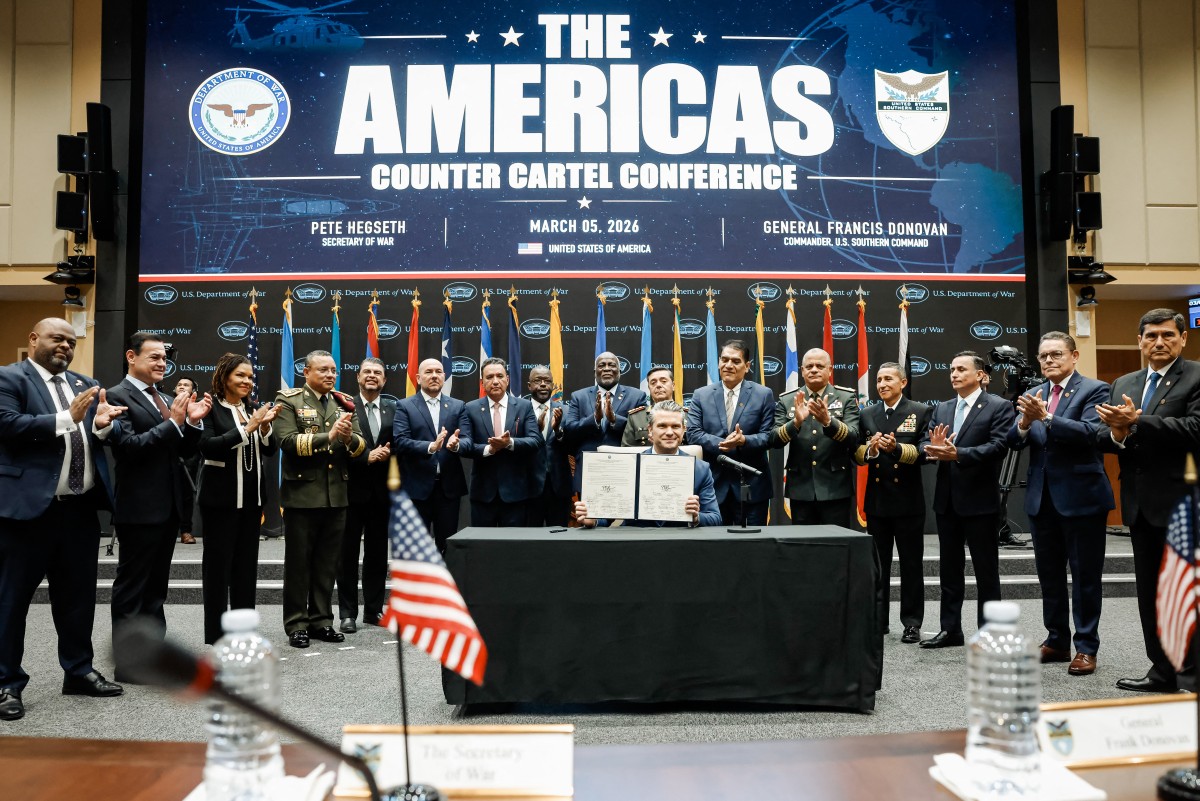 El secretario de Defensa de EE. UU. preside la cumbre Américas contra los carteles.