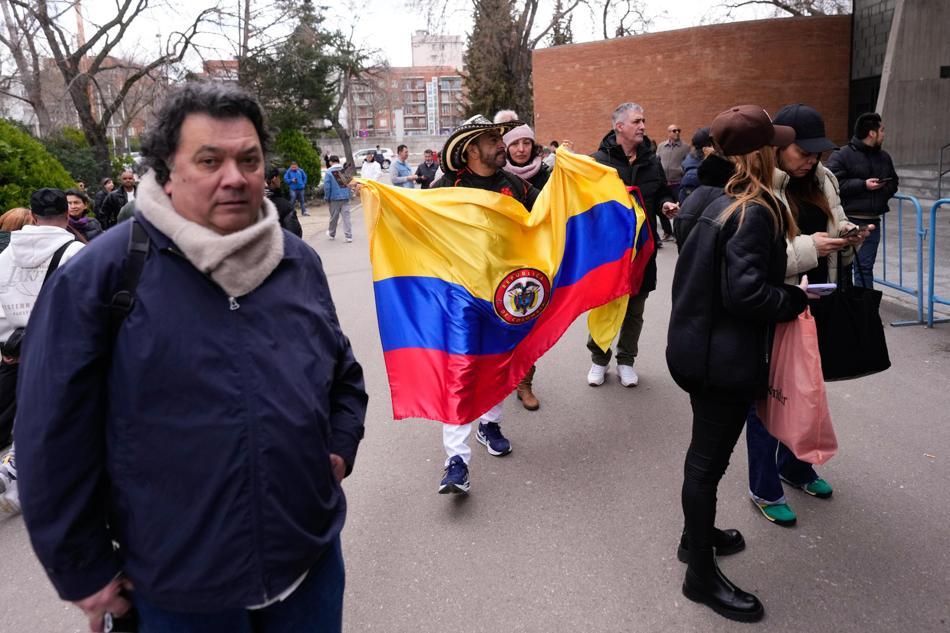 Colombianos en Madrid, España, durante las elecciones legislativas, 8 de marzo del 2026