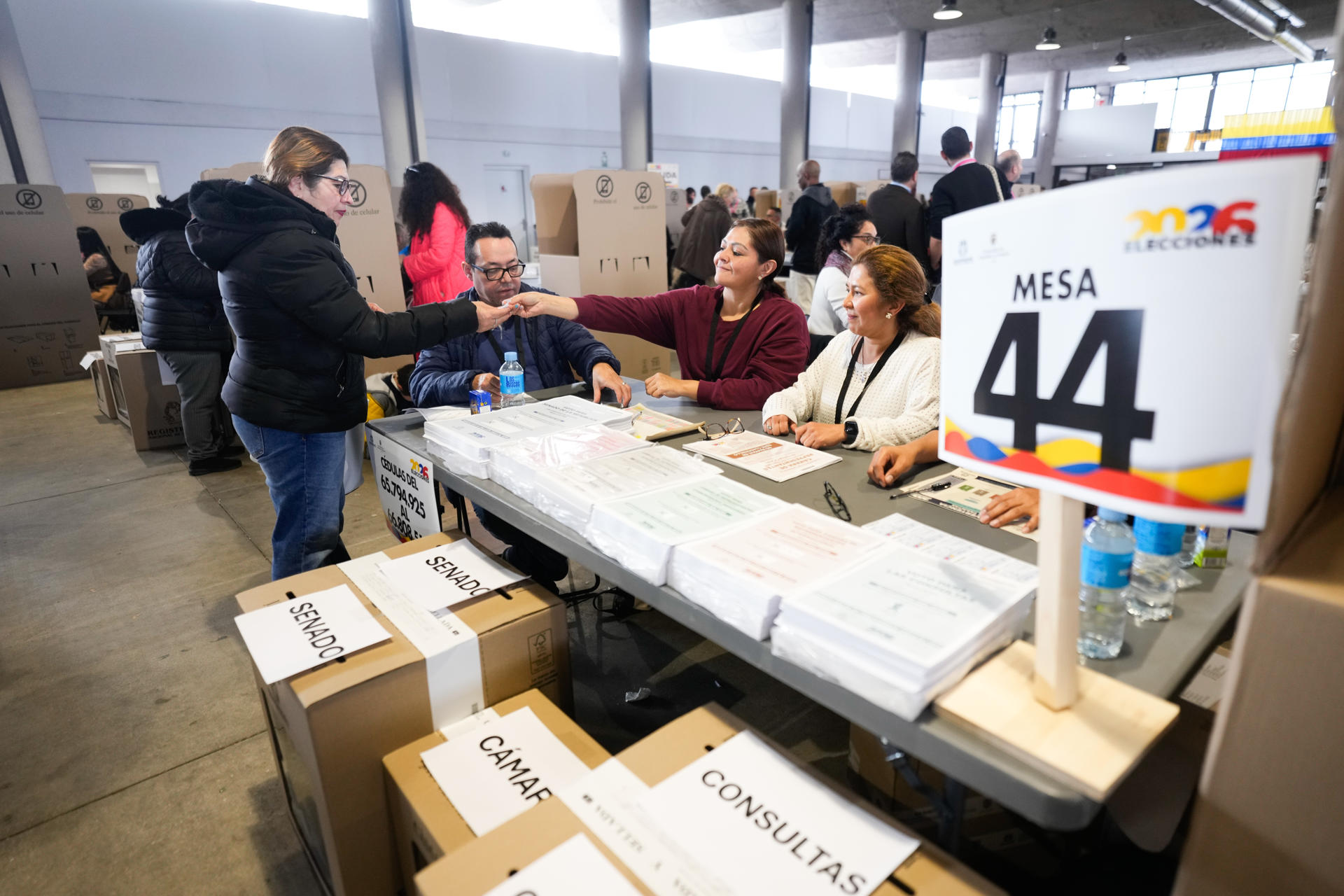 Colombianos en Madrid, España, durante las elecciones legislativas, 8 de marzo del 2026