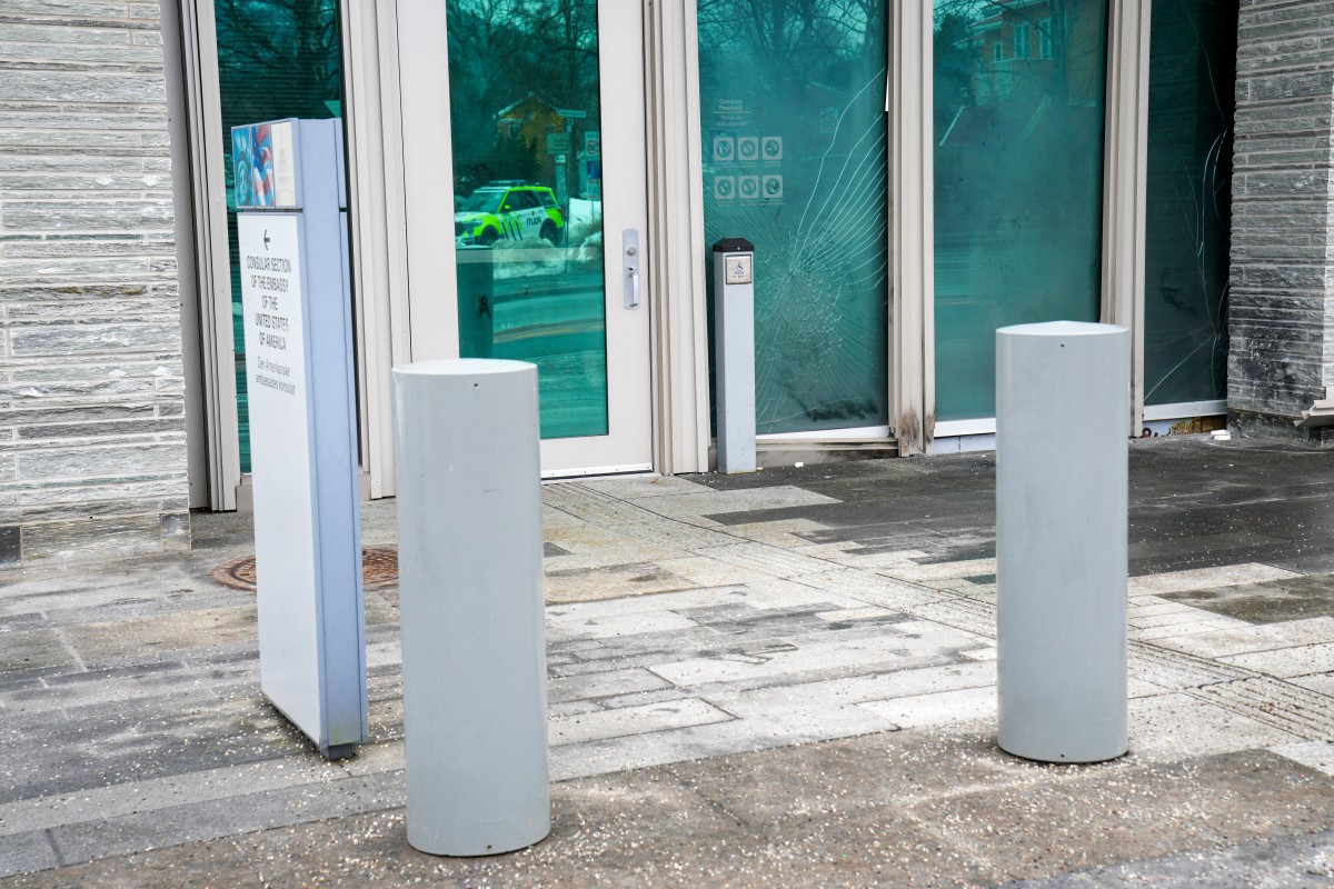 Daños en la Embajada de Estados Unidos en Oslo, Noruega, por un ataque el 8 de marzo