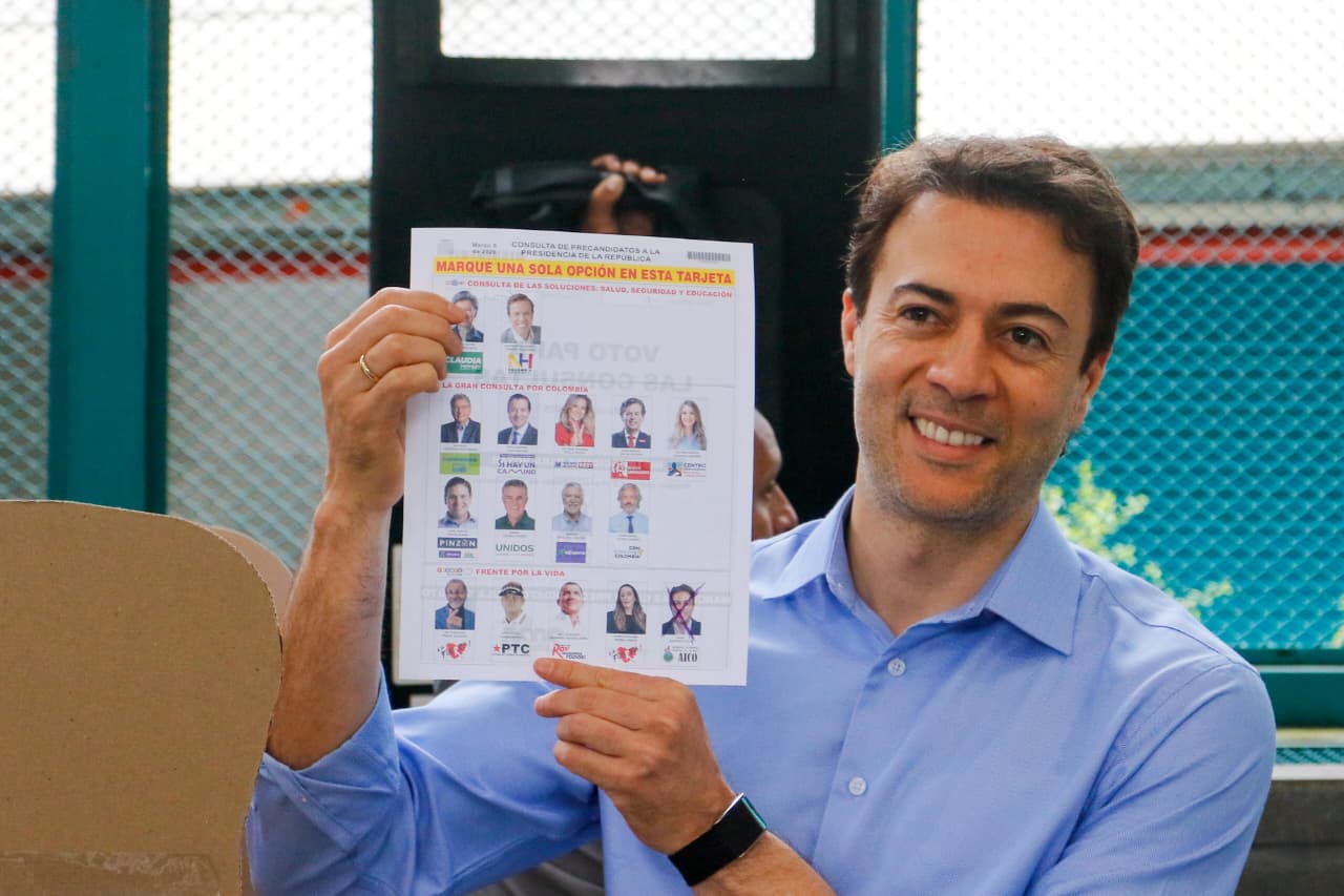 Daniel Quintero Medellín'de oy kullandı