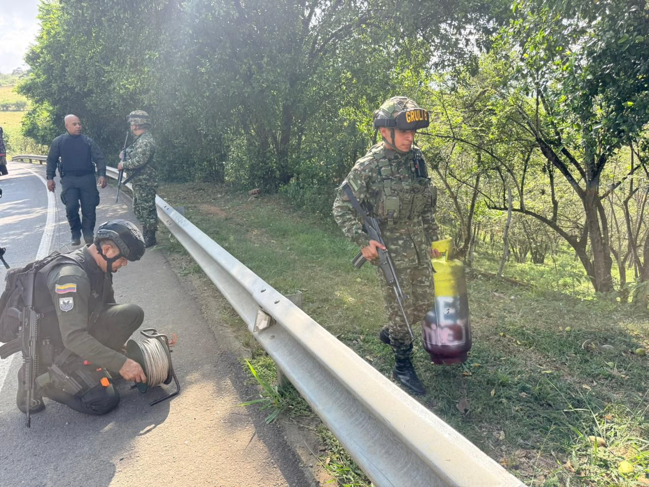 El Ejército con Armada y FAC frustran atentados en el suroccidente colombiano.