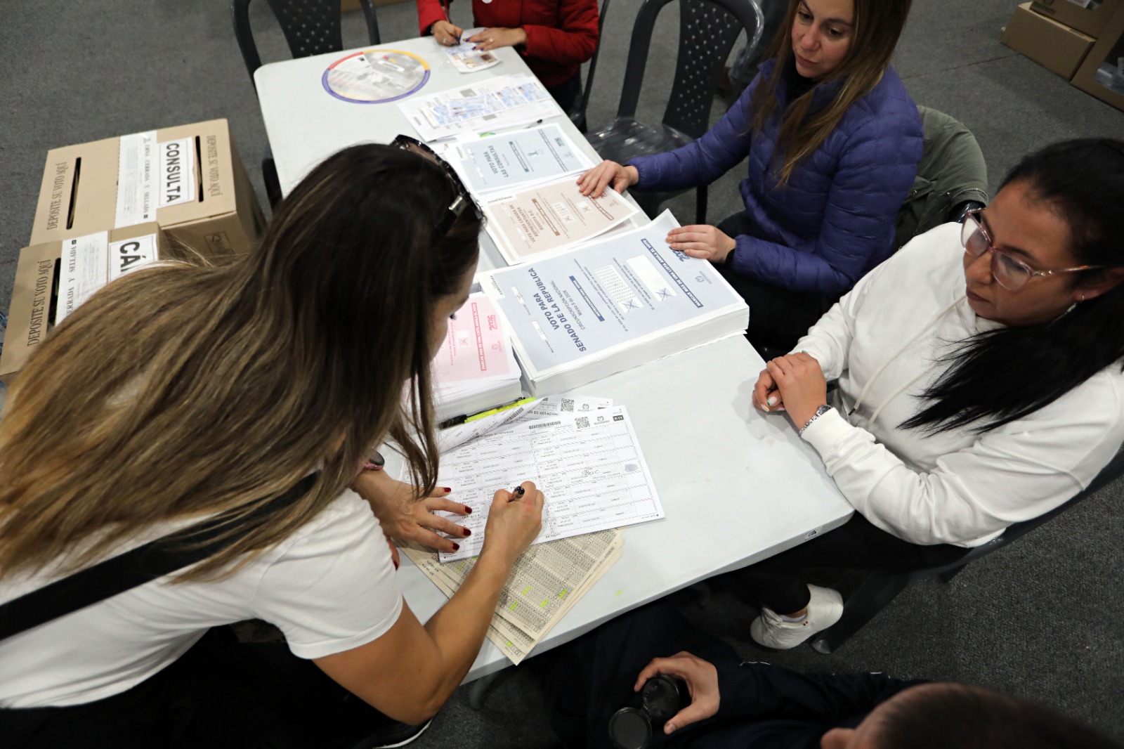 Elecciones en Colombia de senado, camara y consultas, en Corferias el puesto de votación más grande del país