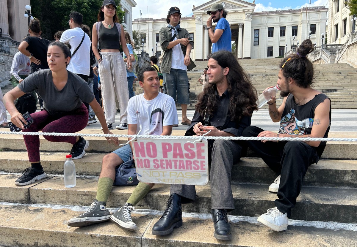Protesta de estudiantes universitarios en La Habana, Cuba.