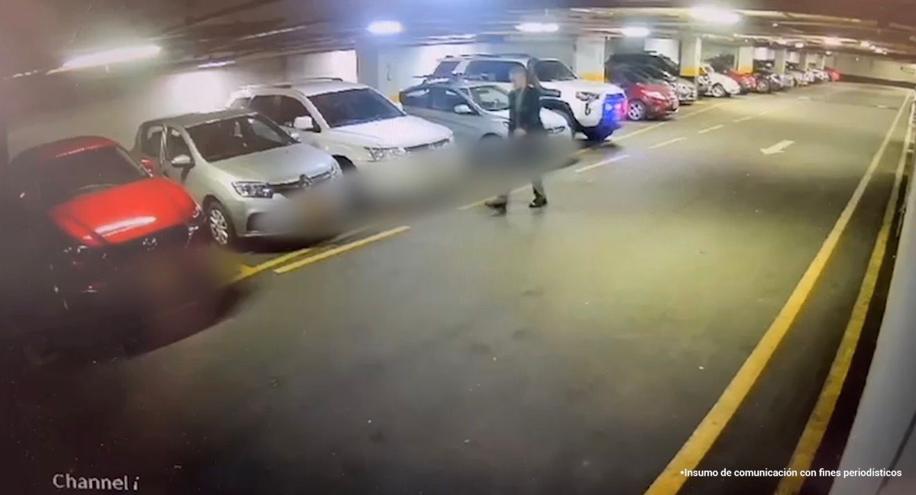 Los robos habrían incluido espejos retrovisores, radios, luces y otros elementos de vehículos, especialmente de gama alta.