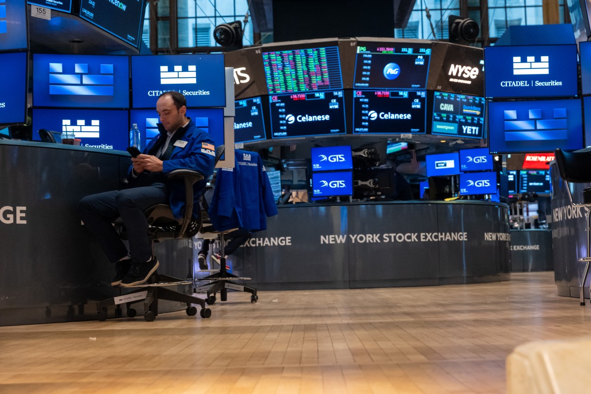 Operadores trabajan en la Bolsa de Nueva York, el 13 de marzo de 2026