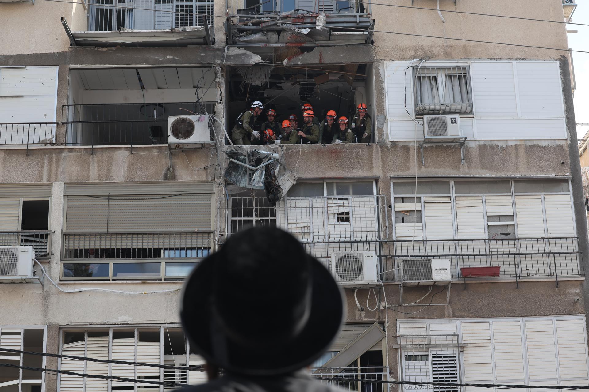 Irán lanza contra Israel por primera vez el misil balístico Sejil.