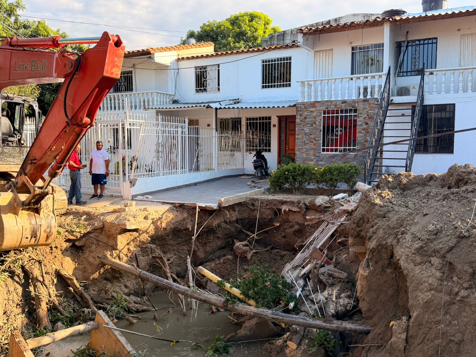 Santa Marta'da isyan: Tehlikeli mahkumlar hapishaneyi terk etti ve sokak ortasında polisle karşı karşıya geldi; bir mahkum öldürüldü