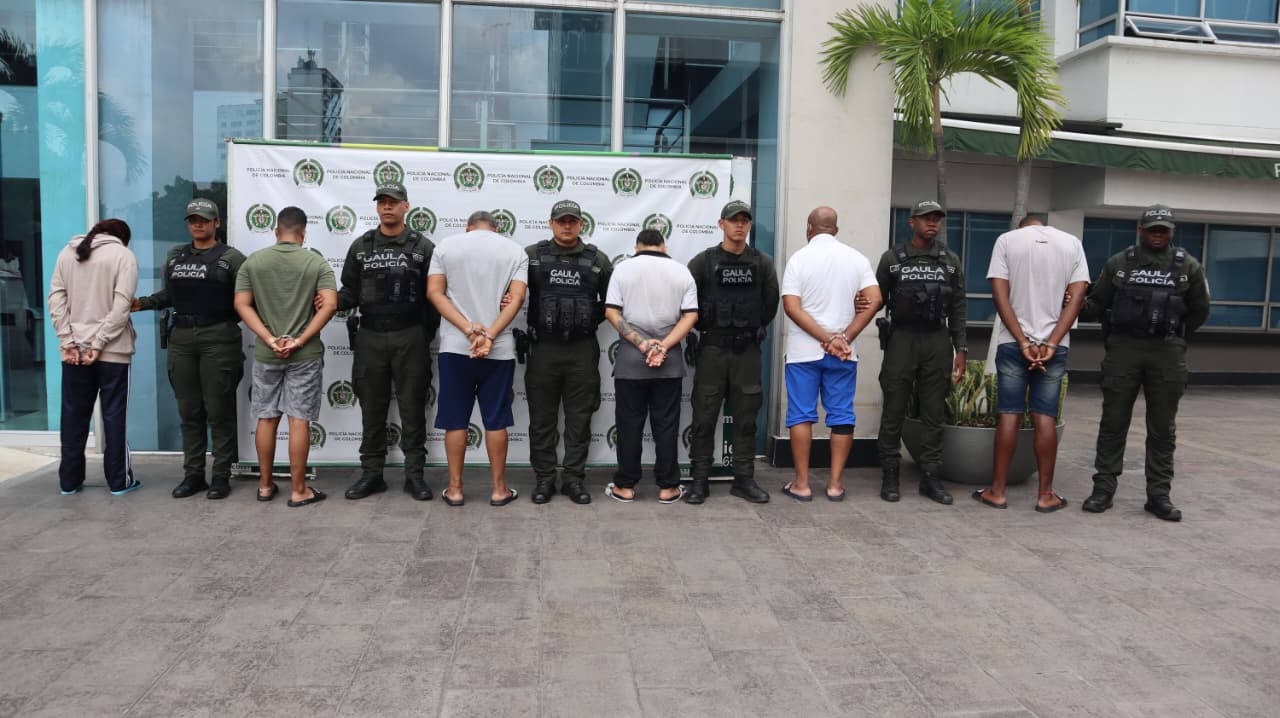 Capturan a seis personas, presuntos miembros de una banda en Cali, liderada por un extraditado.