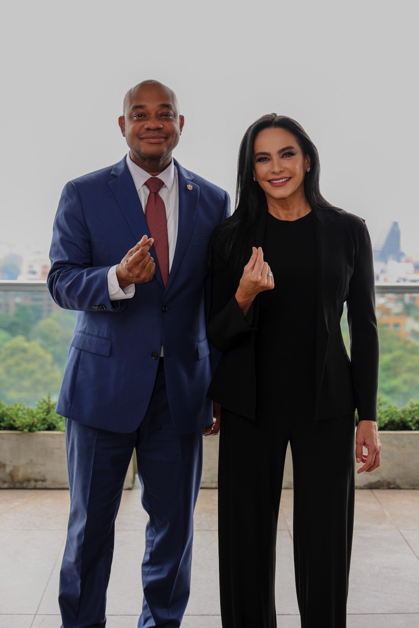 Luis Gilberto Murillo y Luz María Zapata.