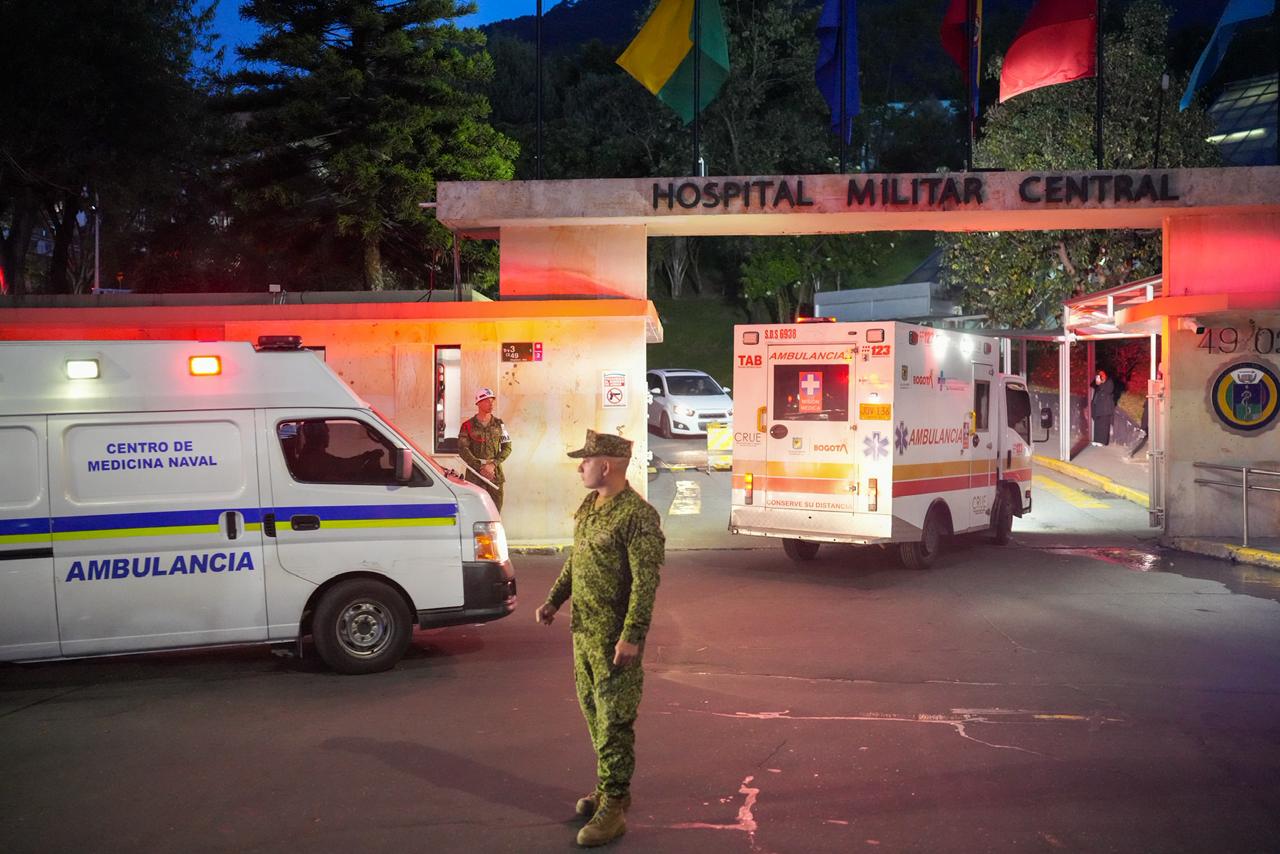 Al hospital  Militar llegan ambulancias con heridos del accidente ocurrido en Puerto Leguizamo