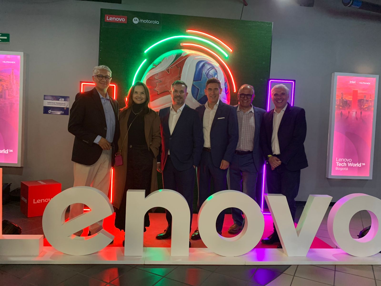 Álvaro Muñoz, Luz Elena Muñoz, Augusto Rosa, Jorge Ramírez, Luis Córdova și Rodrigo Helo