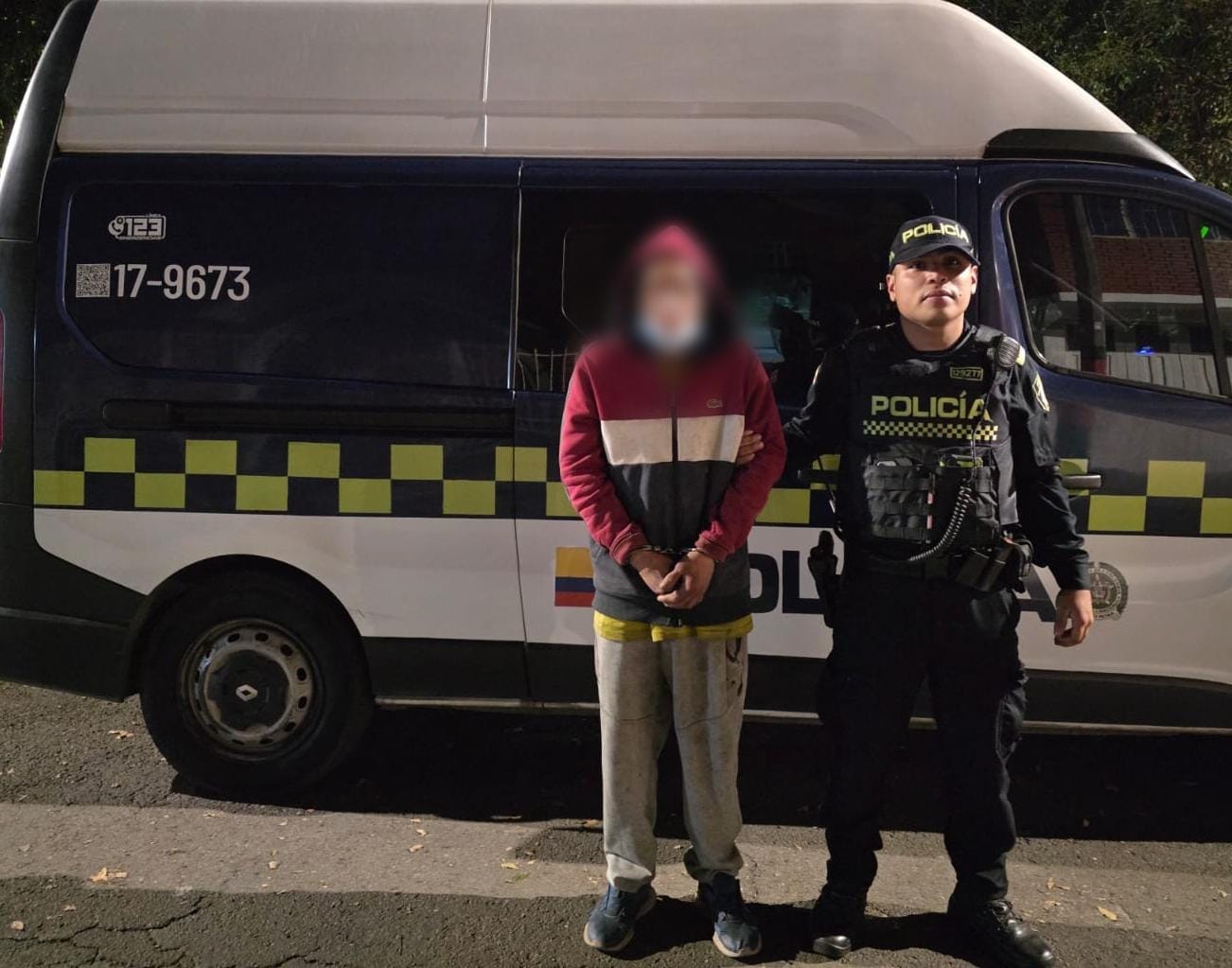 Las agresiones ocurrieron en las estaciones Héroes y Calle 100, donde las uniformadas resultaron lesionadas.