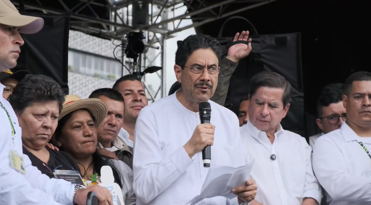 El candidato presidencial Iván Cepeda se presentó ante miles de sus seguidores en el Parque de San Antonio.
