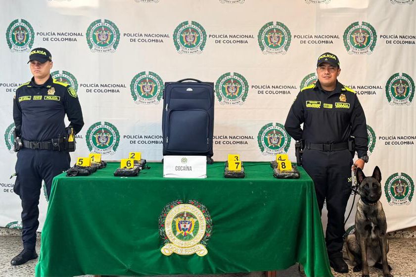 La maleta fue hallada abandonada y sin identificación en una banda de equipaje del aeropuerto El Dorado.