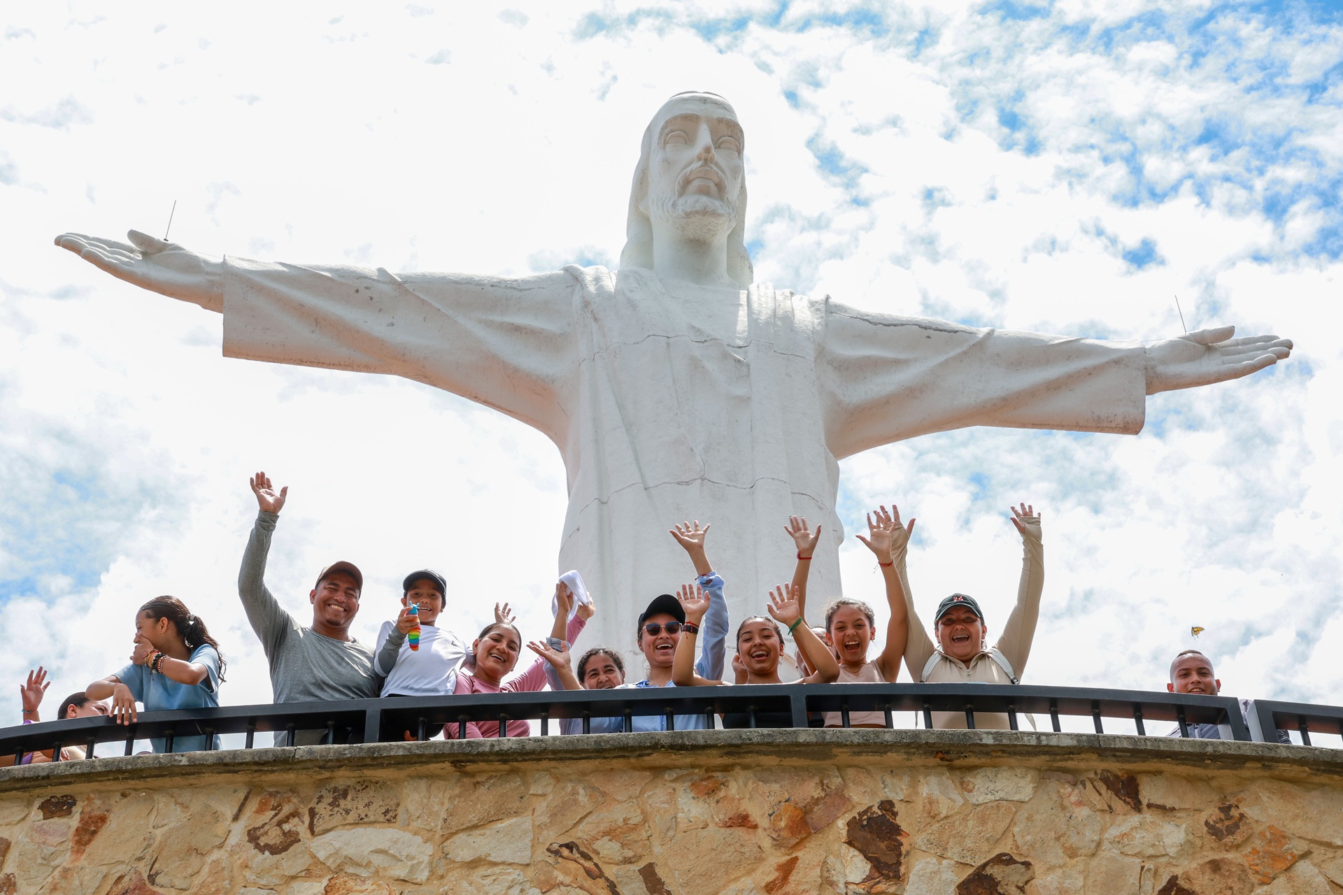 Kolombiya'nın başkentlerinde hareketliliğin kilidini açmanın formülü? Yollardaki itaatsizliğin ve otorite kaybının ardındakileri ortaya çıkarıyorlar