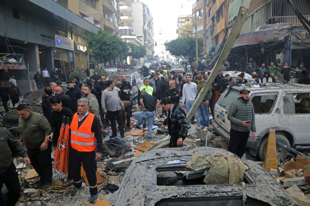 Lugar de un ataque aéreo israelí en el barrio Corniche al-Mazraa de Beirut, Líbano, el 8 de abril de 2026