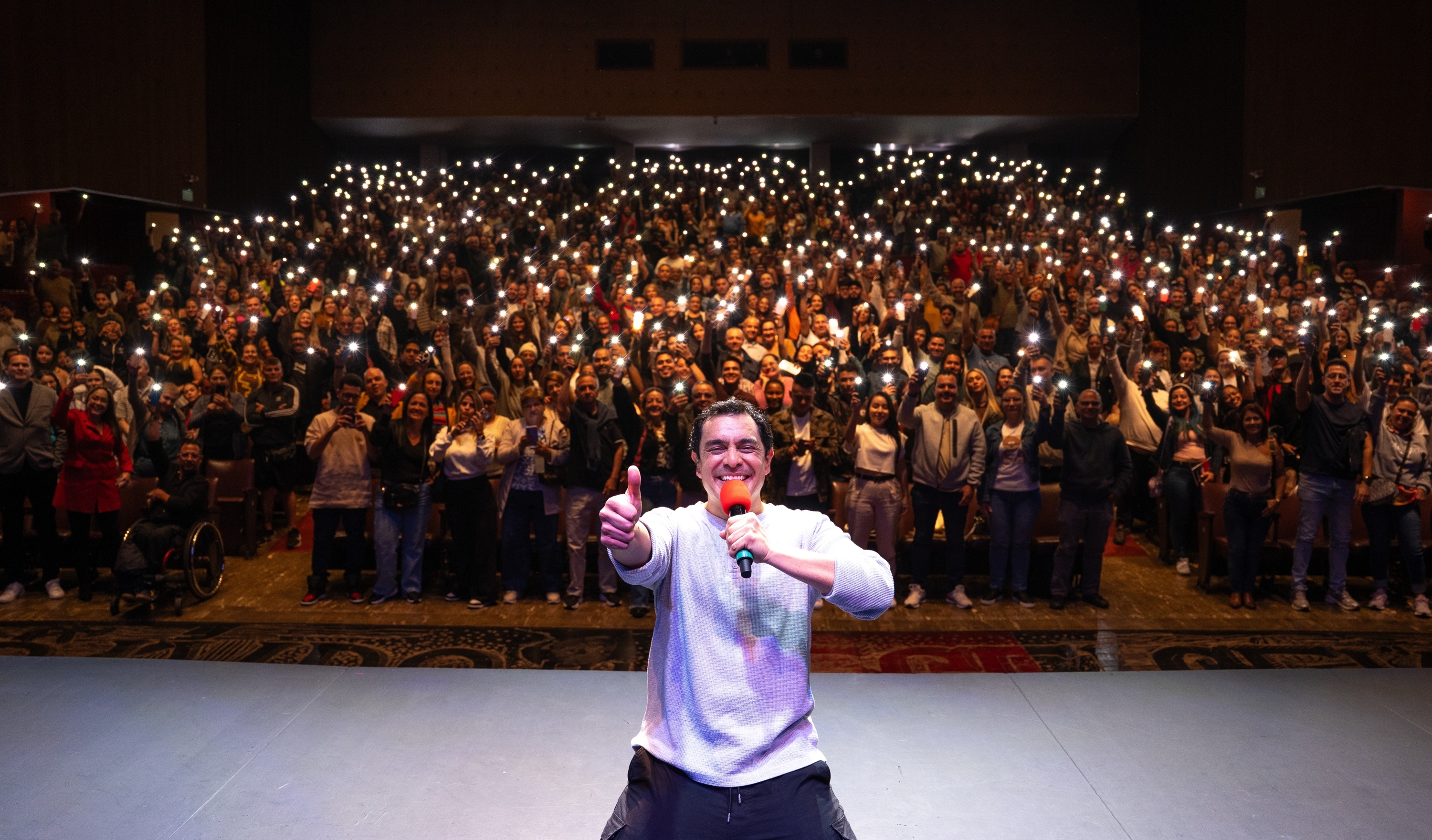 El comediante paisa Dany Hoyos (creador de Suso el paspi) presenta su stand-up 'Cuando El Show Se Acaba'.