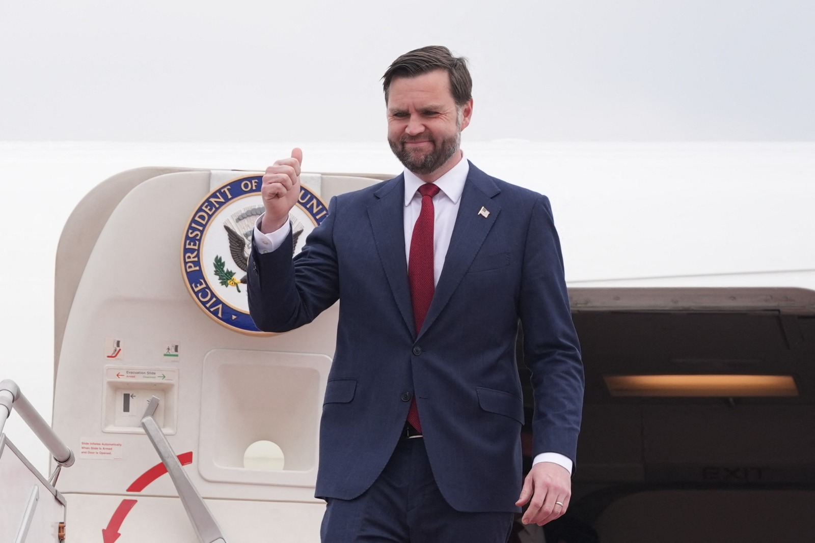 JD Vance llega a Islamabad para negociaciones con Irán.