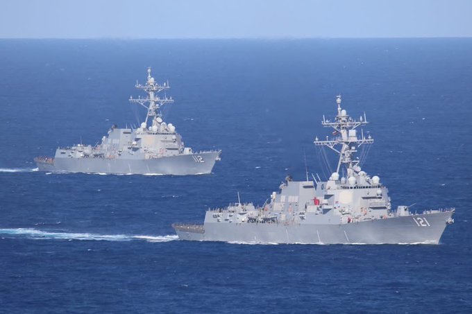 Buques USS Frank E. Peterson (DDG-121) y USS Michael Murphy (DDG-112)