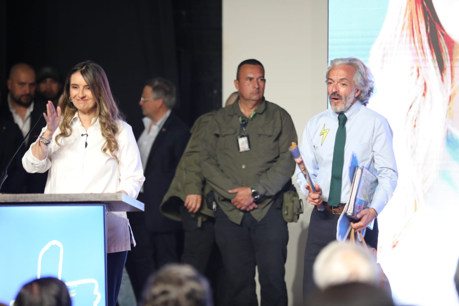 Paloma Valencia y Juan Daniel Oviedo lanzan plan de gobierno con 111 ...